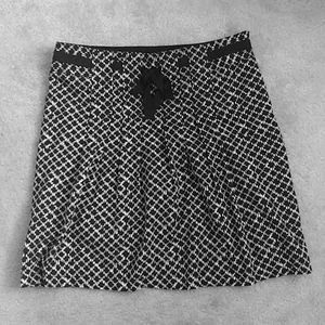 Ann Taylor Loft : black and white skirt